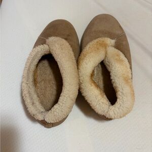 Cozy Tan Shearling Slippers